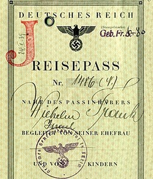 Deutscher Reisepass mit J-Stempel und Zwangsvornamen Israel.
https://de.wikipedia.org/w/index.php?curid=4272354