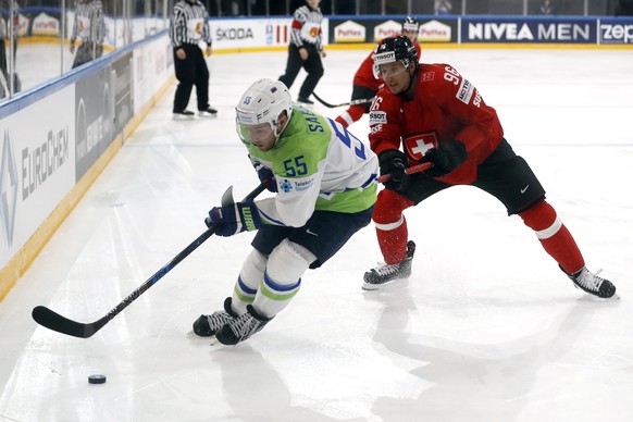 epa05946464 Robert Sabolic (L) of Slovenia in action against Damien Brunner of Switzerland during the 2017 IIHF Ice Hockey World Championship group B preliminary round match between Switzerland and Sl ...