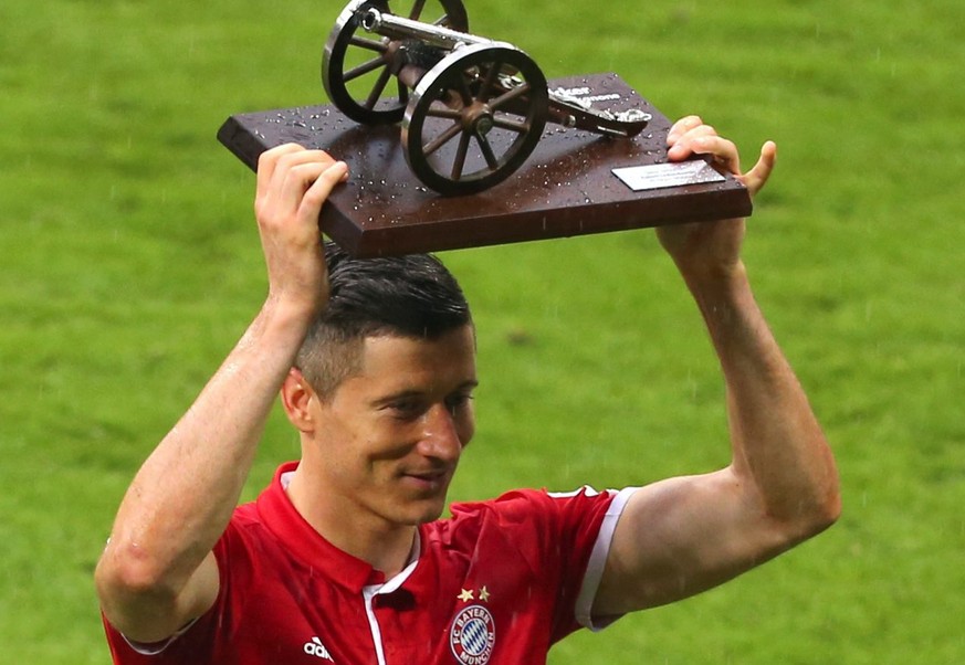 Lewandowski mit der Torjäger-Kanone der Bundesliga.