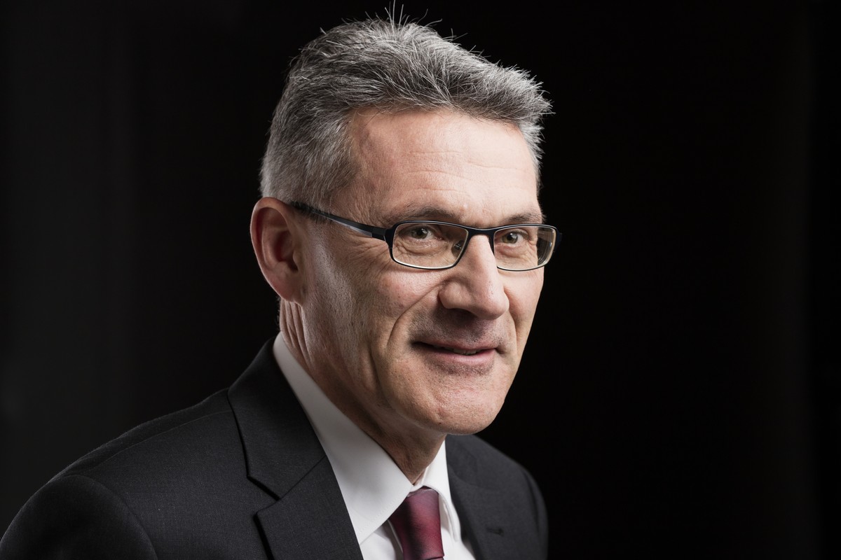 ARCHIV --- Portrait von Pirmin Schwander, Nationalrat der SVP des Kantons Schwyz, aufgenommen am 8. Dezember 2015 in Bern. Wie am Montag, 3. Oktober 2016, bekannt wurde, darf die Berner Justiz wohl ba ...
