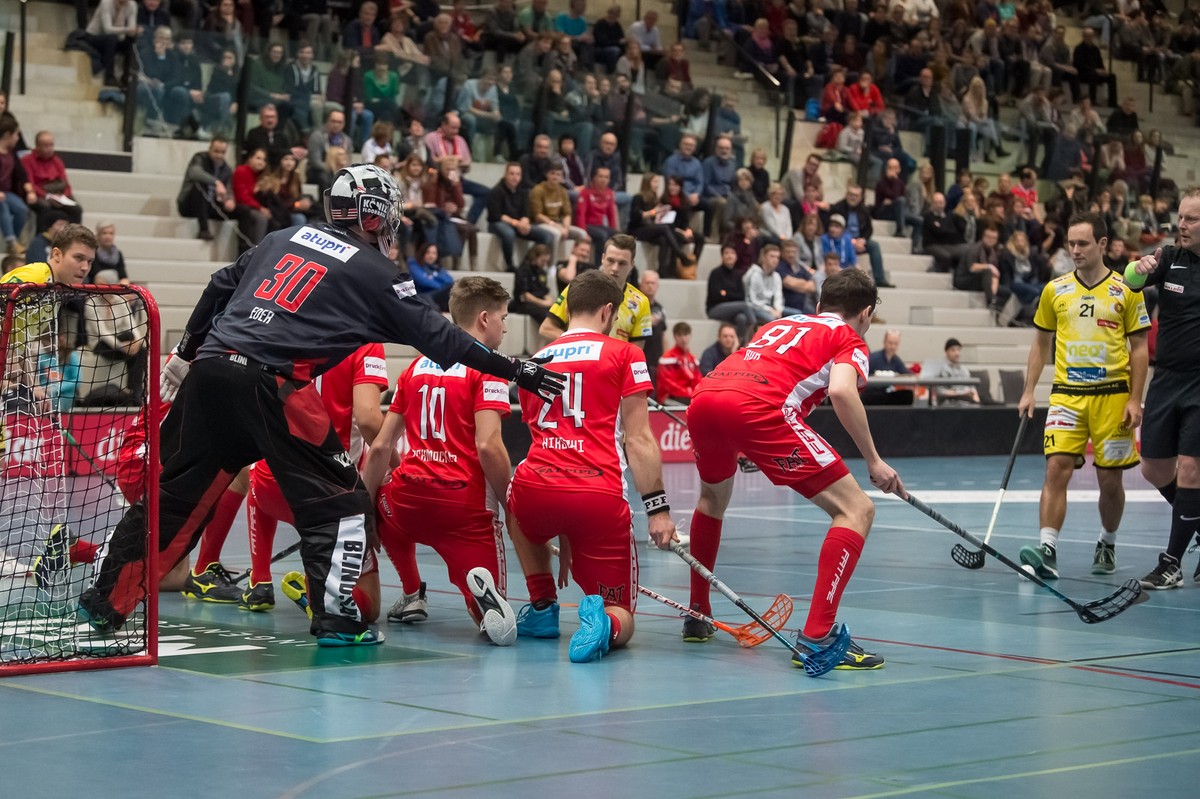 Bern, 20.01.2019, Unihockey Herren, Qualifikationsrunde, Floorball Koeniz - Unihockey Tigers Langnau, Patrick Eder (30, Koeniz) dirigiert die Koenizer Abwehr. (Fabian Trees / www.imagepower.ch)