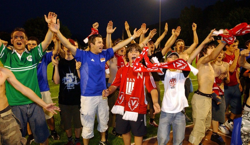 Vaduzer Fans jubeln 2005 in Chiasso.