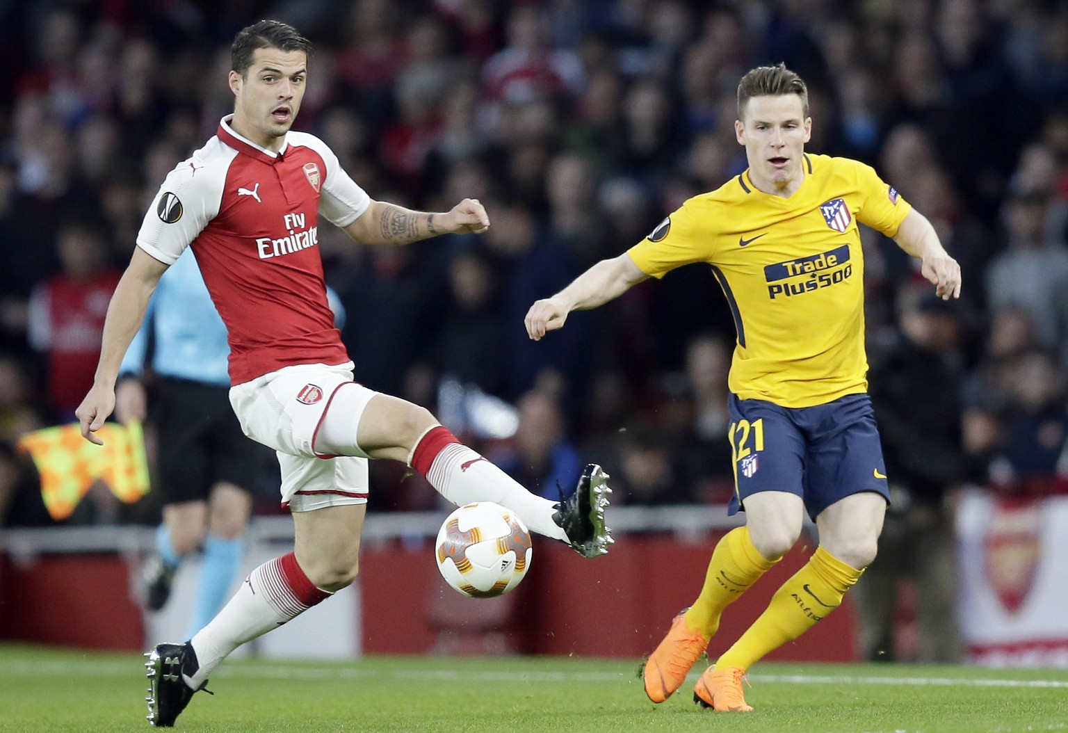 Arsenal&#039;s Granit Xhaka, left, and Atletico&#039;s Kevin Gameiro, right, challenge for the ball during the Europa League semifinal first leg soccer match between Arsenal FC and Atletico Madrid at  ...