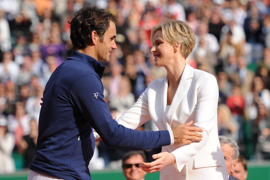 Dagegen blüht Charlène auf, wenn sie einen Mann wie Roger Federer feiern kann.