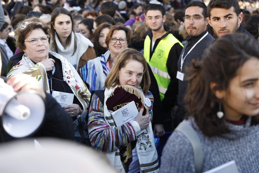 epa07421383 Members of the &#039;Women of the Wall&#039; feminist organization react after facing ultra-Orthodox Jews protesting against them during a gathering for the monthly Rosh Hodesh, or &#039;N ...