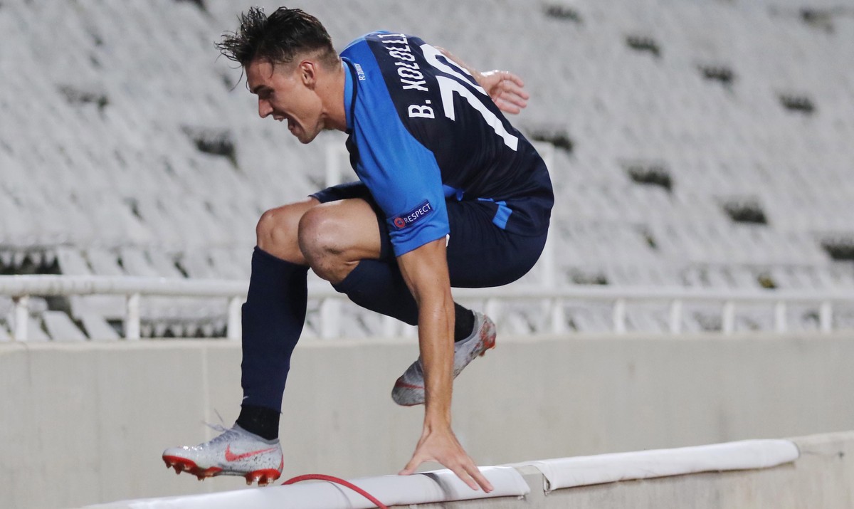 epa07035897 Zurich's player Benjamin Kololli celebrates after scoring a goal during the UEFA Europa League Group A soccer match between AEK Larnaca and FC Zurich at the GSP stadium in Nicosia, Cy ...