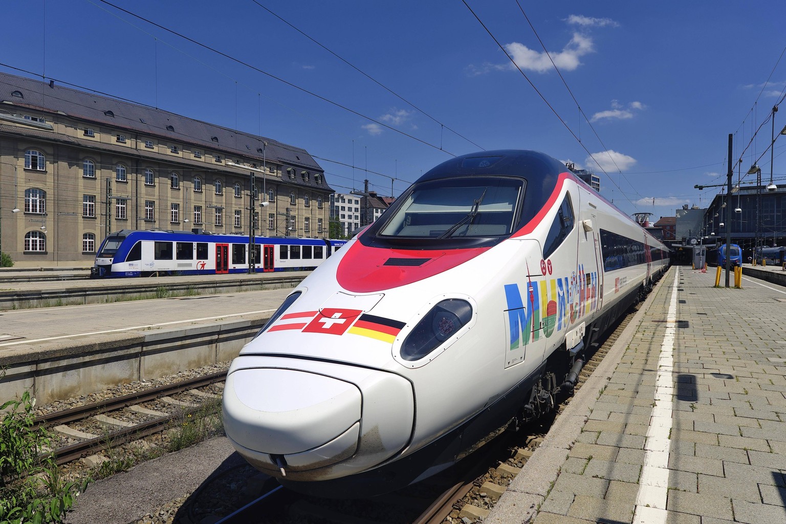 EuroCity Zug München Zürich, Typ ETR 610 der SBB, Hauptbahnhof München, München, Bayern, Deutschland, Europa *** EuroCity Train Munich Zürich, Type ETR 610 the SBB, Central Station München, München, B ...