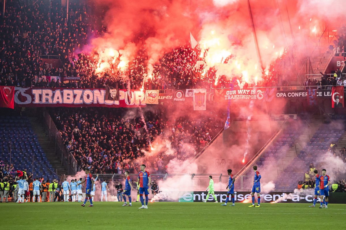 epa10486693 Supporters of Trabzonspor burn flares during the UEFA Europa Conference League play-off second leg soccer match between Switzerland's FC Basel 1893 and Turkey's Trabzonspor at th ...