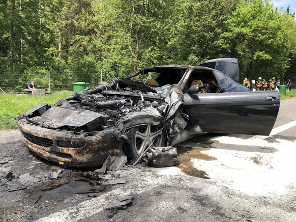 Ferrari in Kriessern abgebrannt. Am Mittwoch (02.06.2021), gegen 13:30 Uhr, ist es auf der Autobahn A13, beim Rastplatz Kriessern West, zu einem Fahrzeugbrand gekommen. Der 66-jährige Autofahrer konnt ...