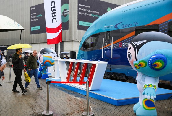 Die China Railway Rolling Stock Corporation stellt an der InnoTrans 2024 in Berlin den neuen Wasserstoff-Zug CINOVA H2 vor.