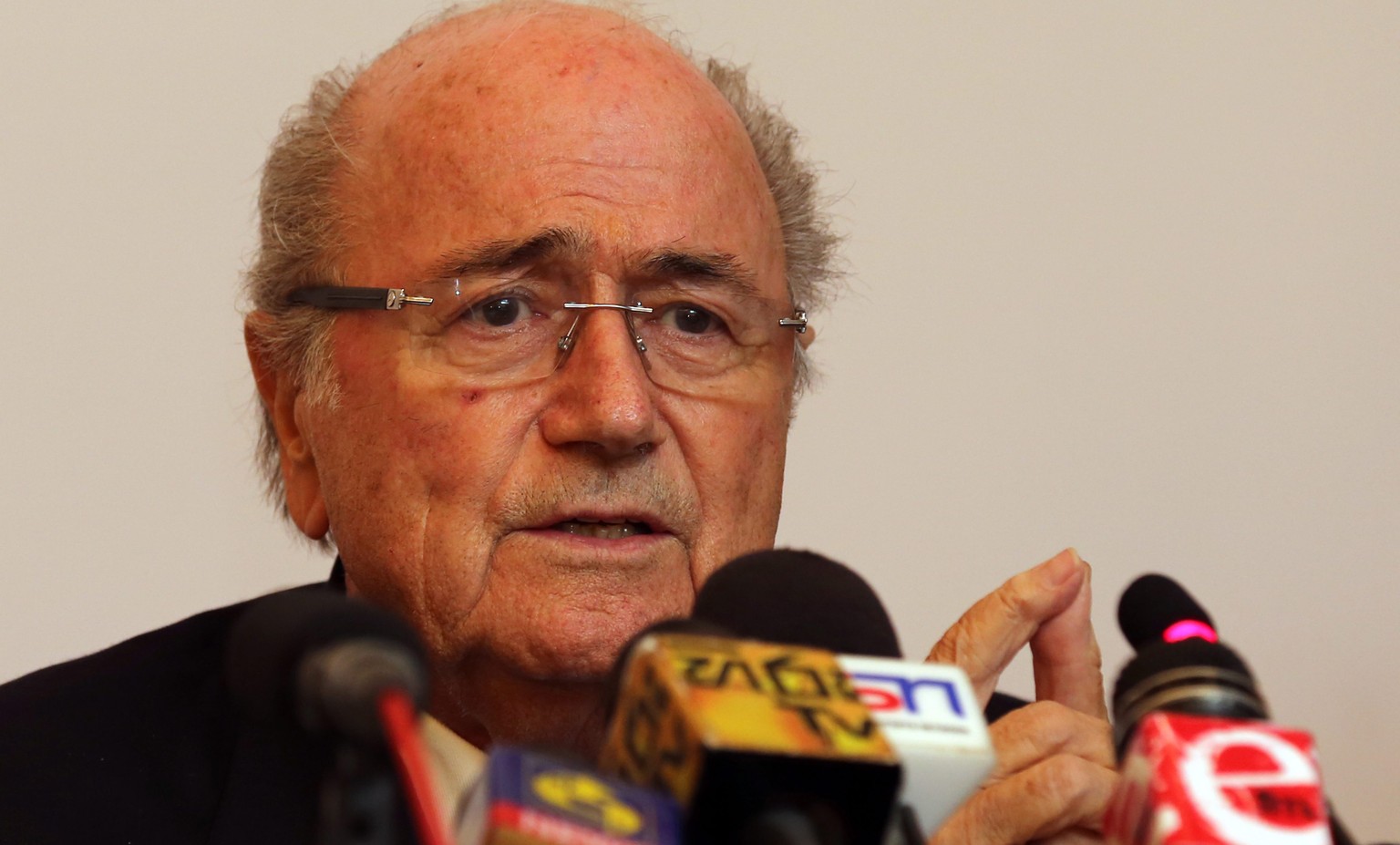 Sepp Blatter macht an der Pressekonferenz von Colombo eine brisante Aussage.