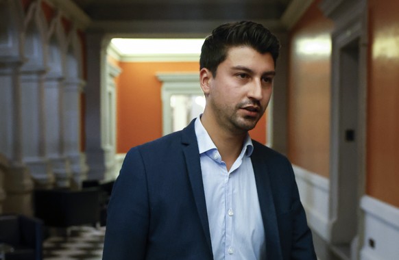 Fabian Molina, SP-ZH, auf dem Weg zum Kommissionszimmer der Immunitaetskommission, am Mittwoch, 11. Mai 2022 im Bundeshaus in Bern. (KEYSTONE/Peter Klaunzer)