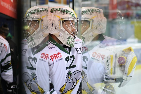 CAPTION CORRECTION - CORRECTS PLAYER NAME - Torhueter Simon Rytz von Olten, im ersten Playoff-Finalspiel der Eishockey Swiss League zwischen den SC Rapperswil-Jona Lakers und dem EHC Olten, am Donners ...