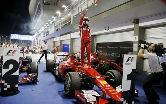 Vettel bejubelt seinen Sieg.&nbsp;<br data-editable="remove">