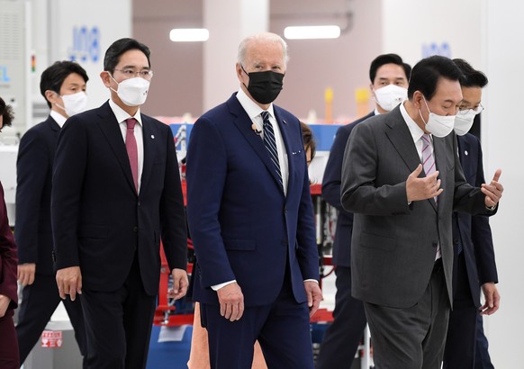 epa09960215 US President Joe Biden (C), South Korean President Yoon Suk-youl (2-R), and Samsung Electronics Co. Vice Chairman Lee Jae-yong (2-L) walk at the Samsung Electronic Pyeongtaek Campus in Pye ...