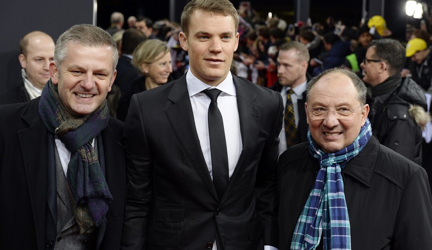 Wenn der Manuel Neuer schon mal da ist, dann wollen selbst Rainer Maria Salzgeber und Bernard Thurnheer ein Foto mit ihm.