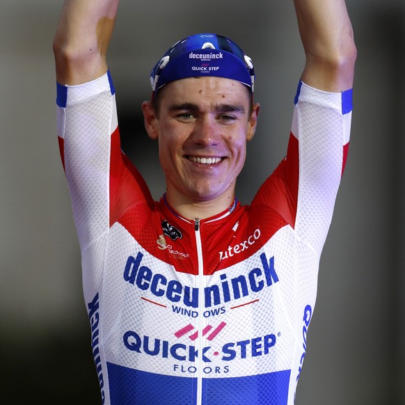 epa07845430 Dutch rider Fabio Jakobsen of Deceininck-Quick Step celebrates on the podium after winning the 21st and last stage of the Vuelta a Espana cycling race, over 106.6km from Fuenlabrada to Mad ...