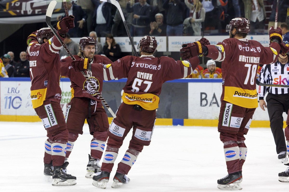 Geneve-Servette's defender Sami Vatanen, 2nd left, celebrates his goal with his teammates Geneve-Servette's defender Henrik Toemmernes #7, Geneve-Servette's forward Linus Omark #67 and  ...
