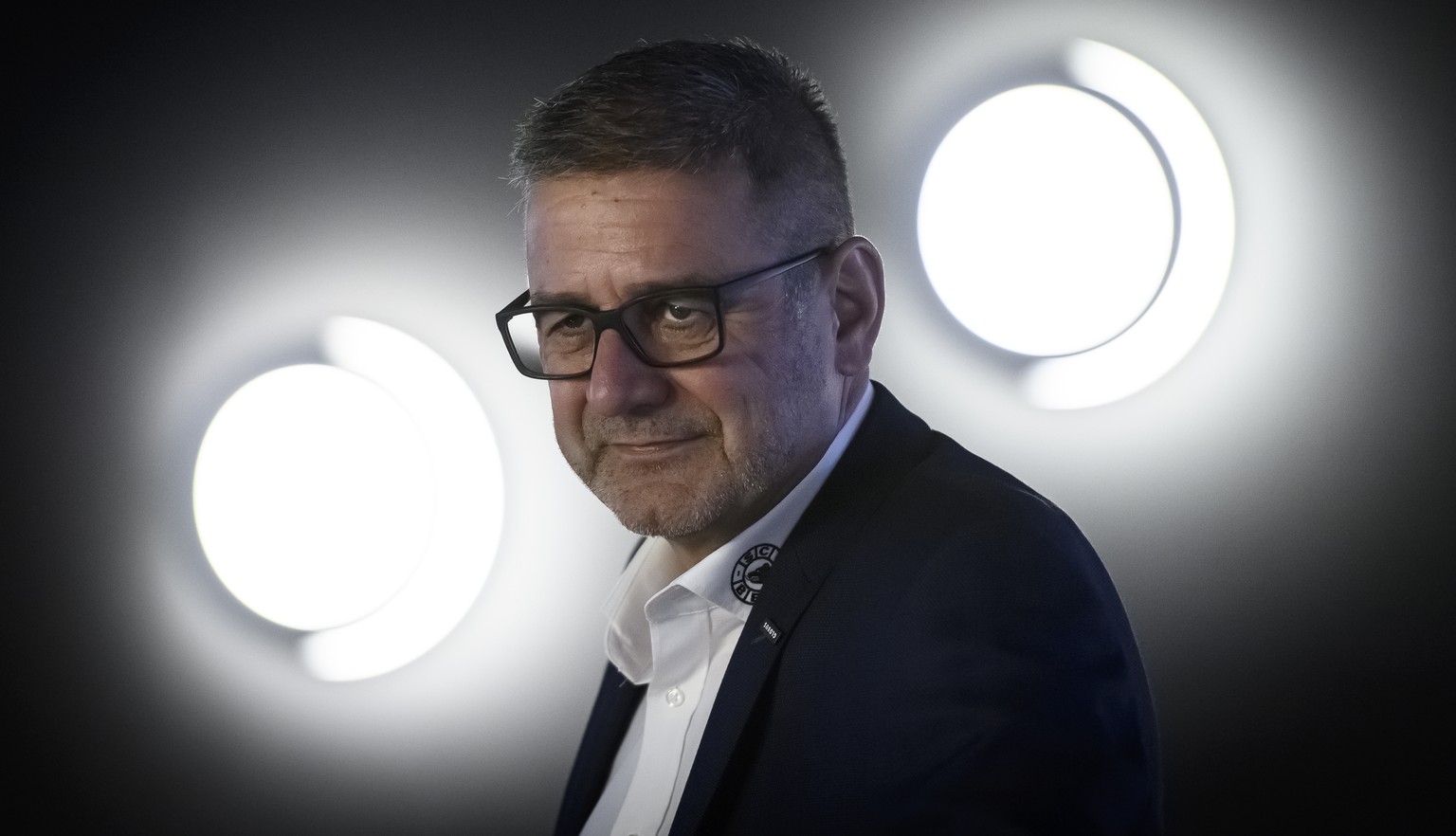 CEO Marc Luethi, spricht mit Journalisten nach einer Vorsaison-Medienkonferenz des SC Bern, am Montag, 31. August 2020 in der Postfinance Arena, in Bern. (KEYSTONE/Anthony Anex)