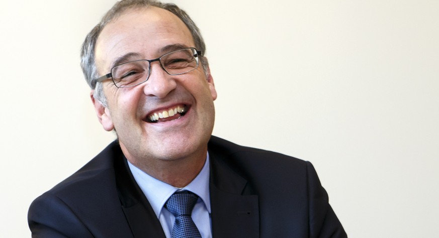 Le conseil national UDC Guy Parmelin presente officiellement la candidature a la candidature au conseiller federal lors d&#039;une conference de presse, ce vendredi 30 octobre 2015 a Montreux. (KEYSTO ...