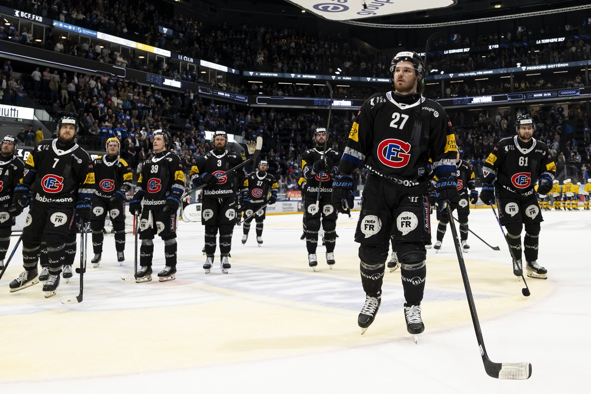 Yannick Rathgeb (HCFG) reagit apres la defaite (0-1) contre HC Davos, HCD, apres le quatrieme match de la finale des play-off du championnat suisse de hockey sur glace de National League entre le HC F ...