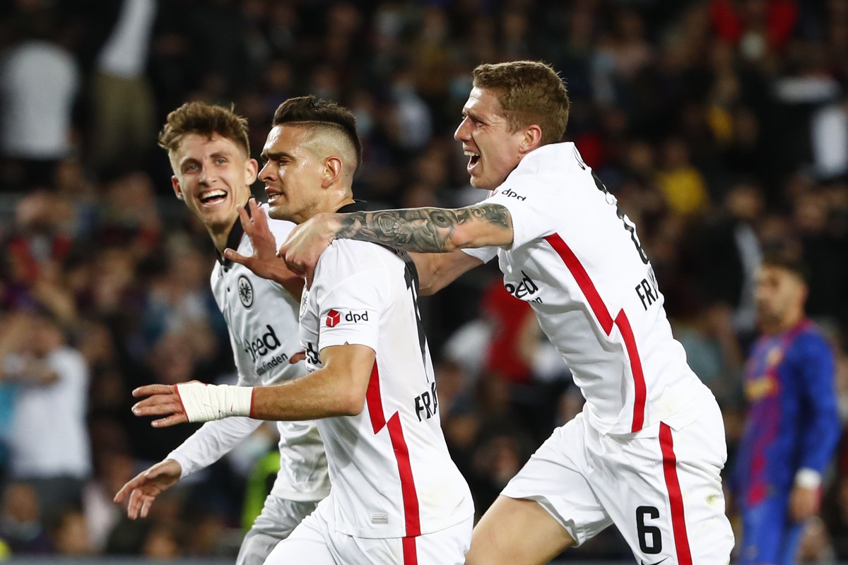 Frankfurt's Rafael Santos Borre, center, celebrates after scoring his side's second goal during the Europa League, second leg, quarterfinal soccer match between Barcelona and Eintracht Frank ...