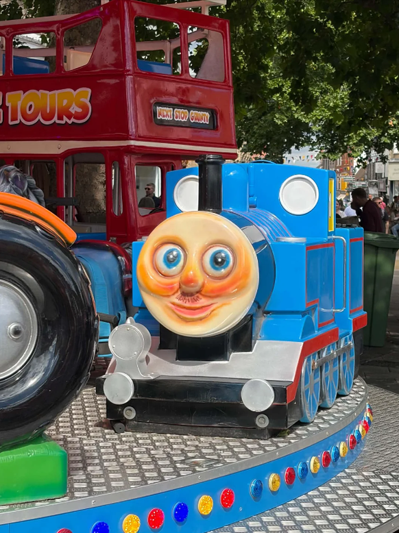 Lustige Fails: Thomas die Lokomotive in irr