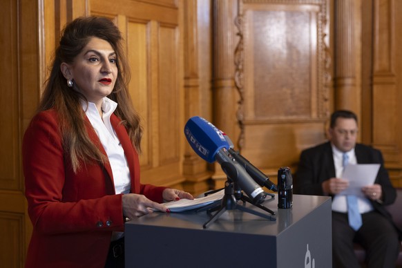 Sibel Arslan, Praesidentin der Aussenpolitischen Kommission des Nationalrats APK-N, spricht waehrend einem Point de Presse der APK-N zum Verhandlungsmandat fuer ein Abkommen mit den USA im Bereich Wir ...