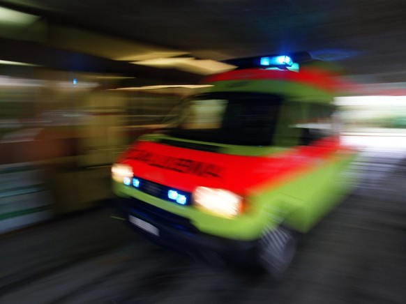 Jede Hilfe kam zu spät für einen Reinigungsarbeiter, der in Altishofen von einer Hebebühne eingeklemmt wurde. (Symbolbild)