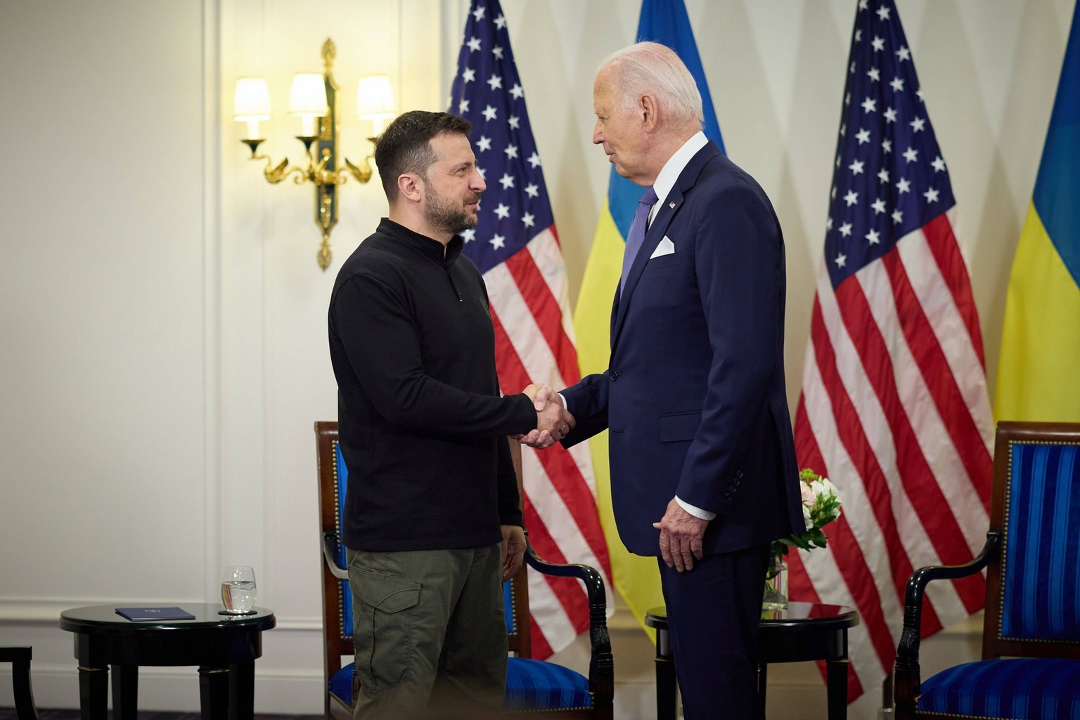 Praesident Wolodymyr Selenskyj zu Besuch in Frankreich Praesident Wolodymyr Selenskyj trifft US Praesident Joe BIDEN. Praesident Wolodymyr Selenskyj zu Besuch in Frankreich am 07.06.2024, Official Vis ...