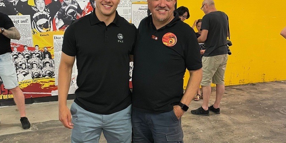 Martin Eggli mit SCB-Spieler Kahun.