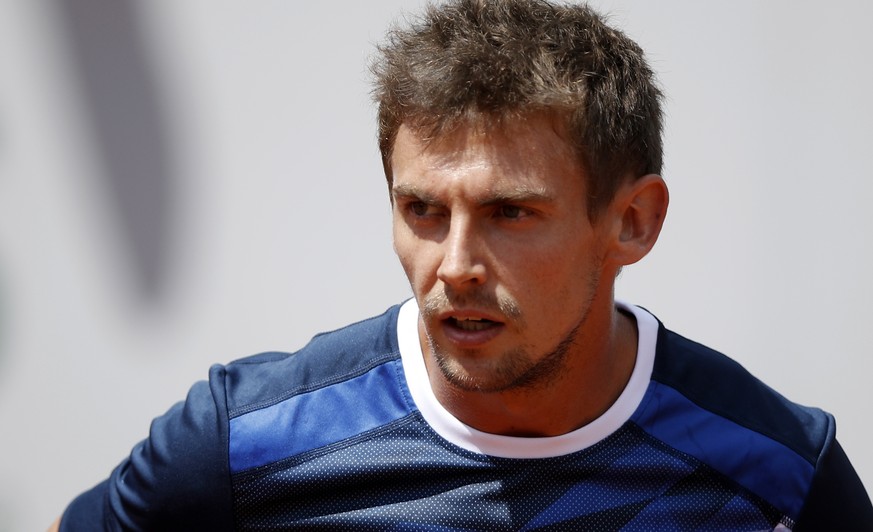 epa07605766 Henri Laaksonen of Switzerland plays Pedro Martinez Portero of Spain during their men’s first round match during the French Open tennis tournament at Roland Garros in Paris, France, 27 May ...