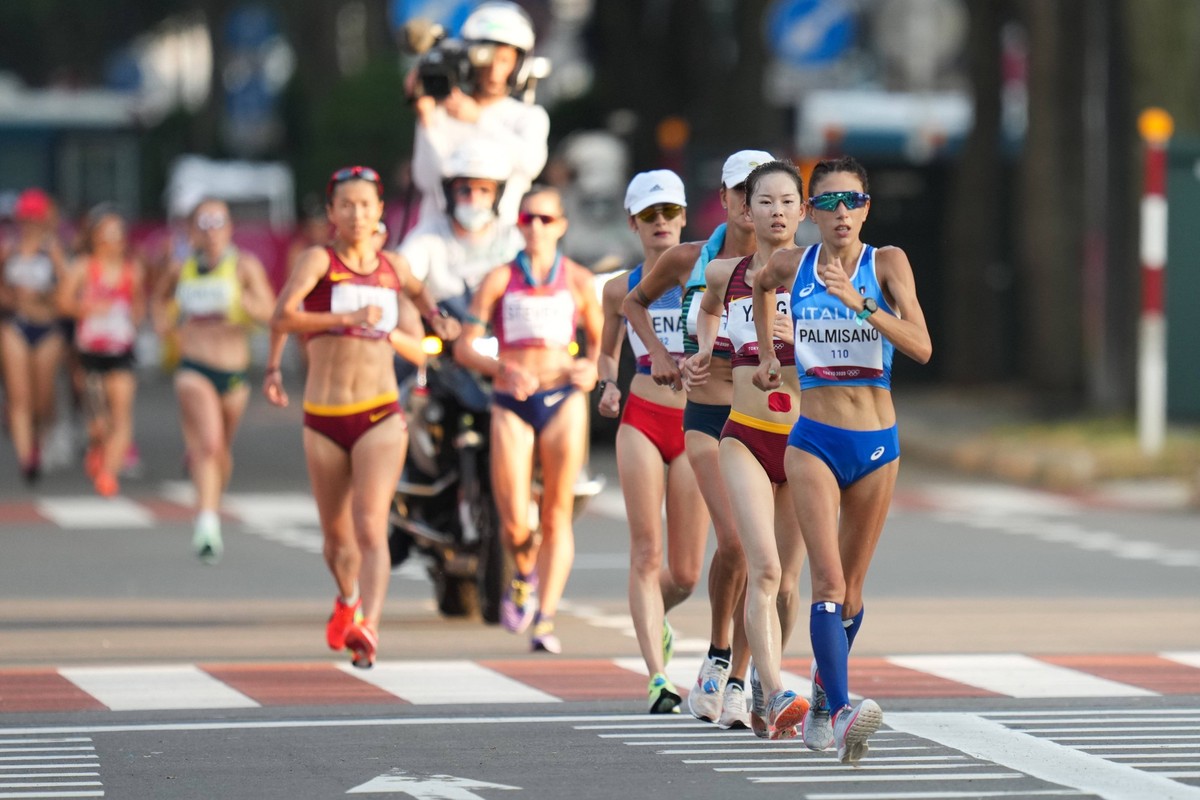 210806 -- SAPPORO, Aug. 6, 2021 -- Yang Jiayu 2nd R of China competes during the women s 20km race walk final at the Tokyo 2020 Olympic Games, Olympische Spiele, Olympia, OS in Sapporo, Japan, Aug. 6, ...