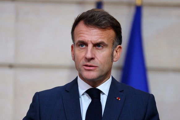 epa12531331 French President Emmanuel Macron attends a joint press conference with the Ukrainian president at the Elysee Palace in Paris, France, 17 November 2025. EPA/SARAH MEYSSONNIER / POOL MAXPPP  ...