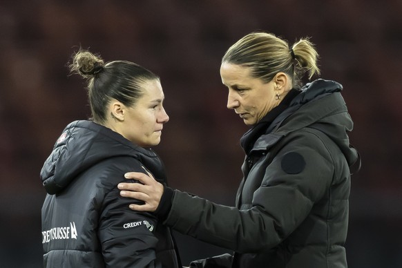 Switzerland&#039;s forward Ramona Bachmann, left, reacts as she speaks to Switzerland&#039;s head coach Inka Grings after the UEFA Nations League women&#039;s soccer match between Switzerland and Spai ...
