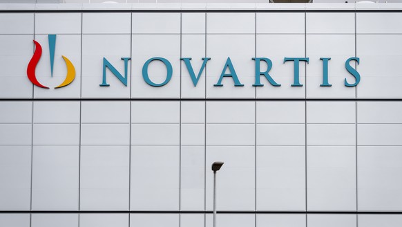 ARCHIVBILD ZUM STELLENABBAU BEI NOVARTIS, AM DIENSTAG, 28. JUNI 2022. IN IN DER SCHWEIZ SOLLEN 1400 STELLEN ABGEBAUT WERDEN - Das Novartis-Logo an einem Produktionswerk von Novartis in Stein, am Monta ...
