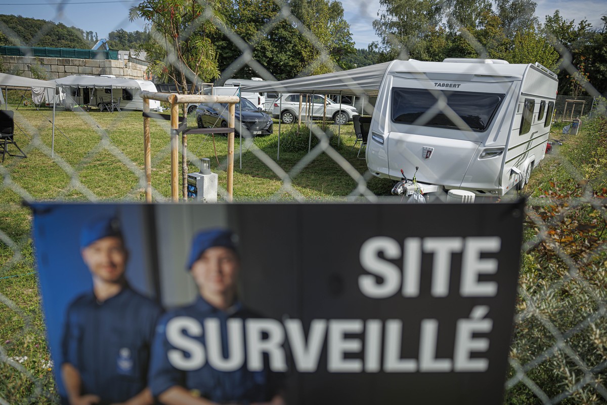 Une aire de passage pour les Yeniches est photographiee lors de son inauguration ce lundi 25 aout 2025 au Mont-sur-Lausanne. (KEYSTONE/Valentin Flauraud)