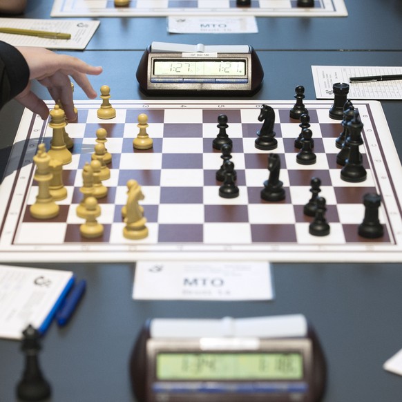 Schach People are playing during the first round of the grandmasters tournament at the 50th International Chess Festival in Biel Bienne, Switzerland, Monday, July 24, 2017. (KEYSTONE/Thomas Delley)