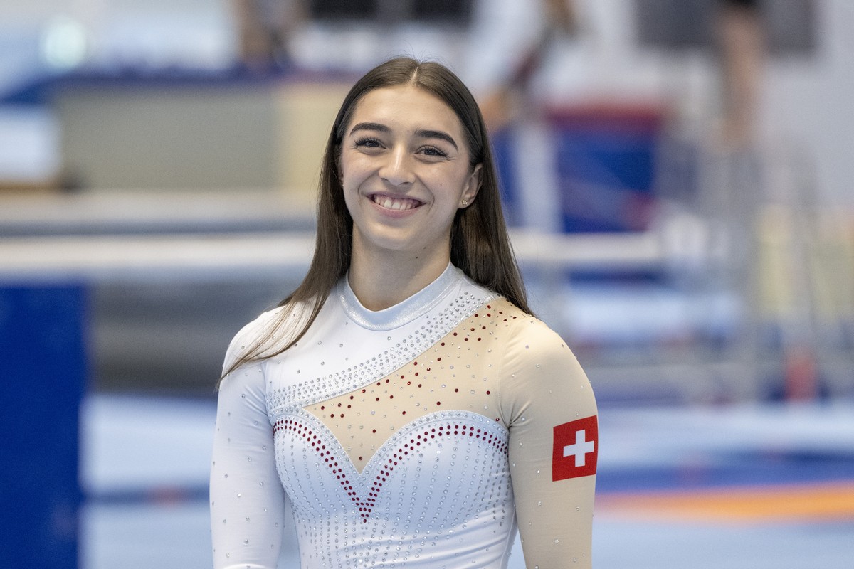 Die Schweizer Kunstturnerin Lena Bickel posiert fuer die Fotografen, anlaesslich eines offenen Trainings und Medientreffen der Schweizer Kunstturn Nationalmannschaft vor den Olympischen Spielen Paris  ...