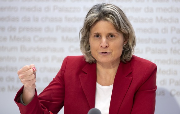 Barbara Steinemann, Nationalraetin SVP-ZH, spricht waehrend einer Medienkonferenz zur Lancierung des Abstimmungskampfs fuer die Volksinitiative &quot;Ja zum Verhuellungsverbot&quot;, am Donnerstag, 14 ...