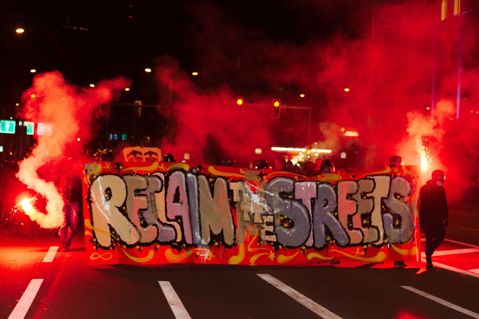 Am Freitagabend zog Reclaim The Streets durch Zürich. Nicht alle randalierten kurz darauf in der Innenstadt.