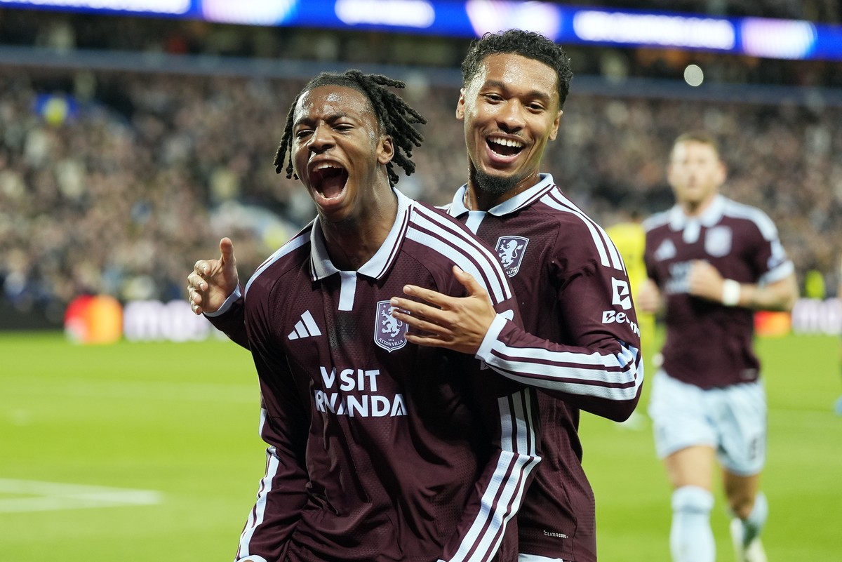 epa13304685 Johan Manzambi (L) of Aston Villa celebrates his goal during the UEFA Champions League soccer match between Aston Villa and Fenerbahce in Birmingham, Britain, 14 October 2026. EPA/TIM KEET ...