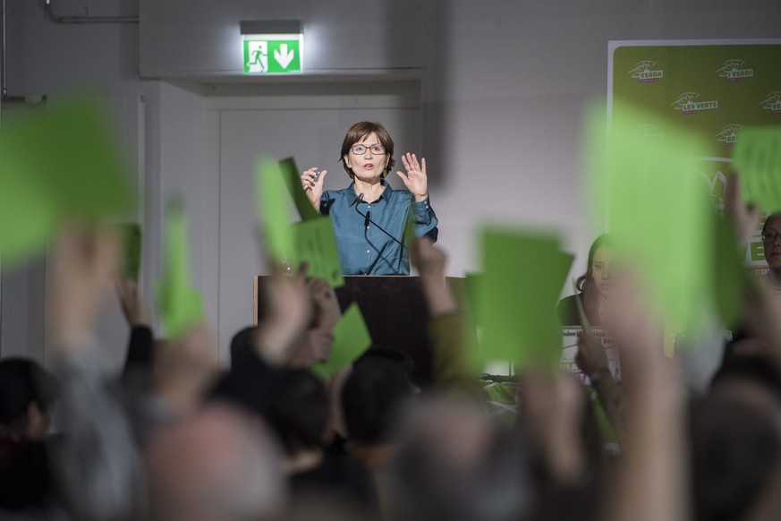 Die Parteipraesidentin der Gruenen Schweiz, Regula Rytz bei einer Abstimmung anlaesslich der Delegiertenversammlung der Gruenen Schweiz , am Samstag, 12. Januar 2019 in der Hochschule Luzern Design &a ...