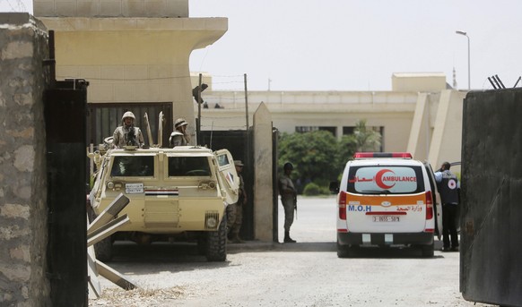 Ägyptische Soldaten bewachen den Grenzübergang Rafah.