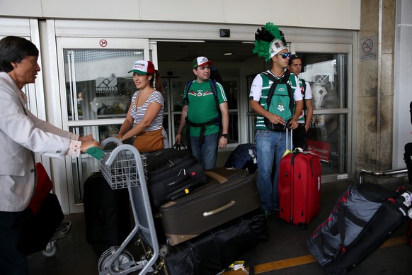 Diese Fans haben Glück: Sie waren schon vor dem Streik in Rio.