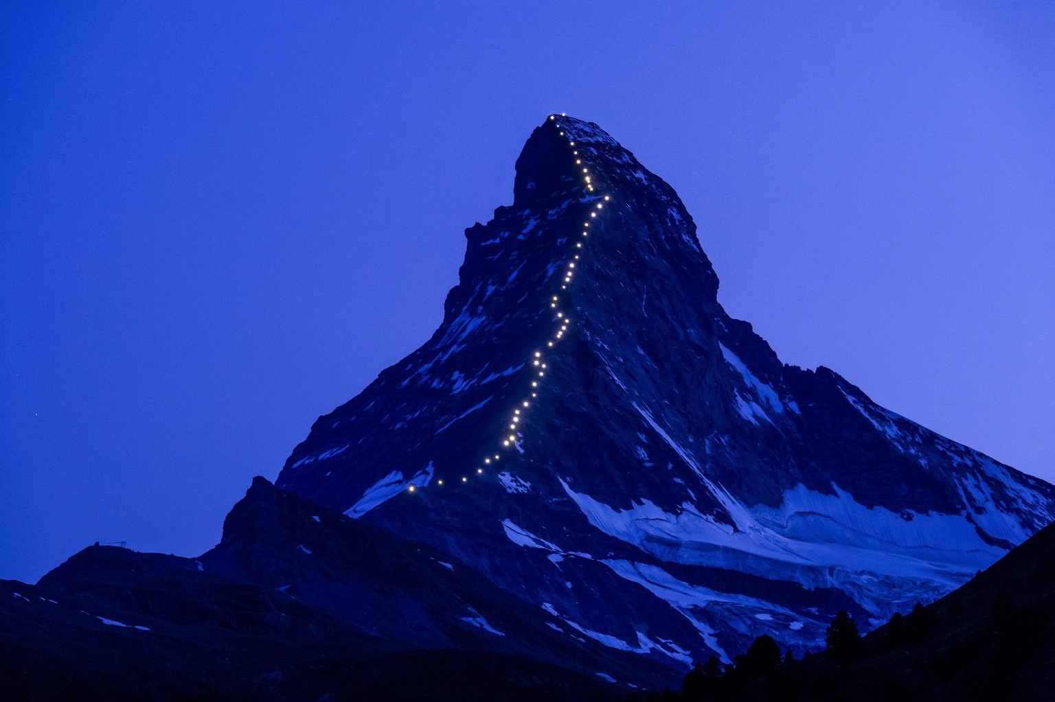 Die Lichterkette am Matterhorn besteht aus 50 Lampen.
