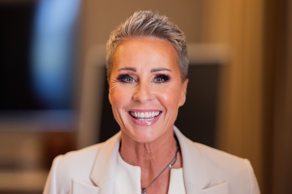 PRODUKTION - 09.04.2025, Nordrhein-Westfalen, Bergisch Gladbach: Sonja Zietlow, Moderatorin, steht bei einem Pressetermin zur neuen Staffel der RTL-Sendung �Die Verr�ter - Vertraue Niemandem� im Grand ...