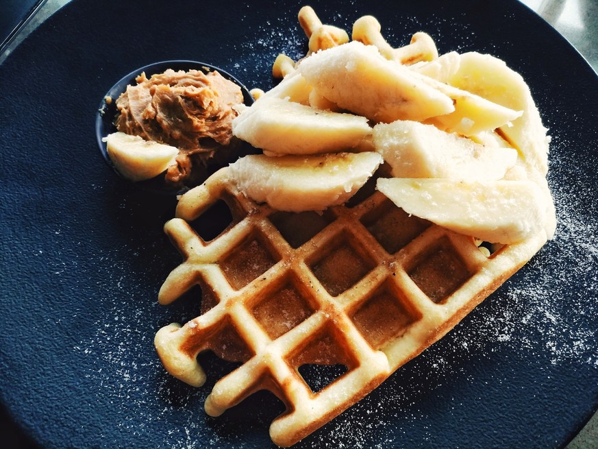 2. Peanut Butter and Banana Waffles
waffeln bananen erdnussbutter essen food