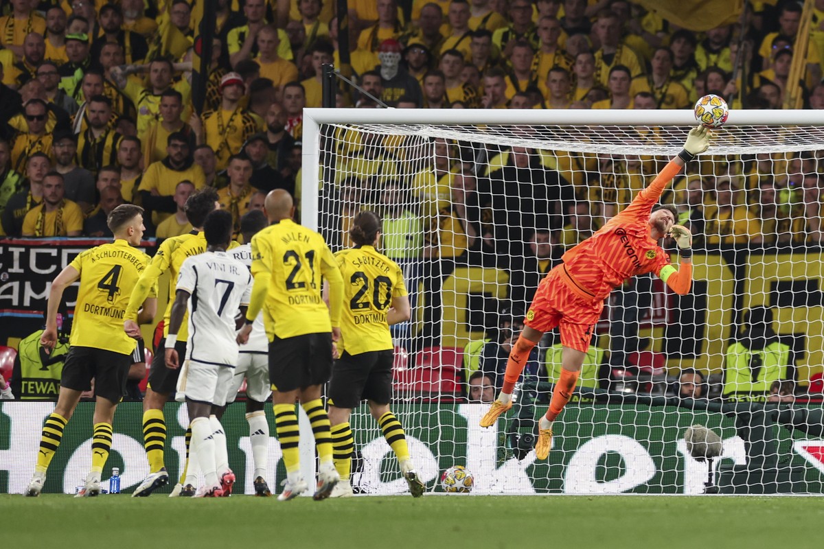 Dortmund's goalkeeper Gregor Kobel saves the ball during the Champions League final soccer match between Borussia Dortmund and Real Madrid at Wembley stadium in London, Saturday, June 1, 2024. (A ...