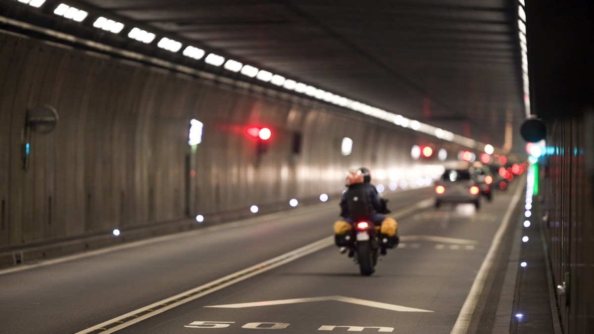 Gotthard-Strassentunnel-war-nach-Unfall-in-beide-Richtungen-gesperrt